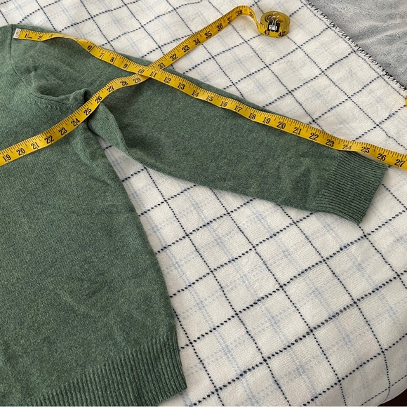 POLO Ralph Lauren Men’s Green Heather Lambswool V Neck Sweater NWT - Picture 6 of 6